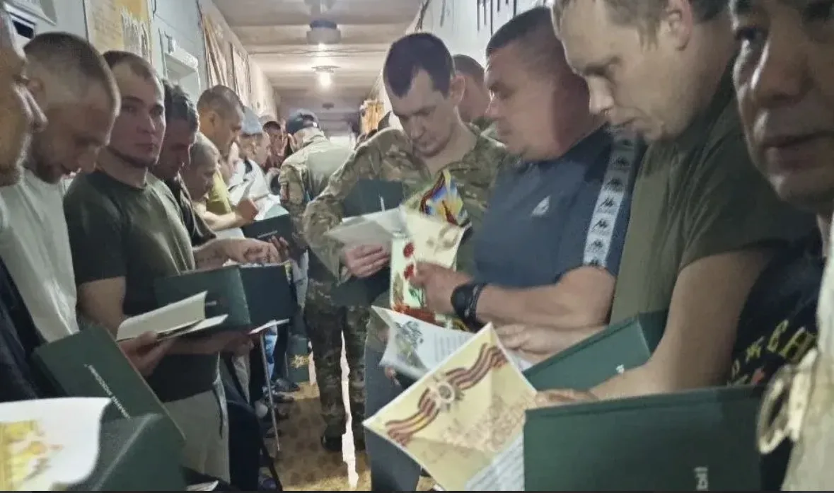 Накануне Дня Победы бойцы СВО получили подарки и поздравления от жителей города-героя Новороссийска