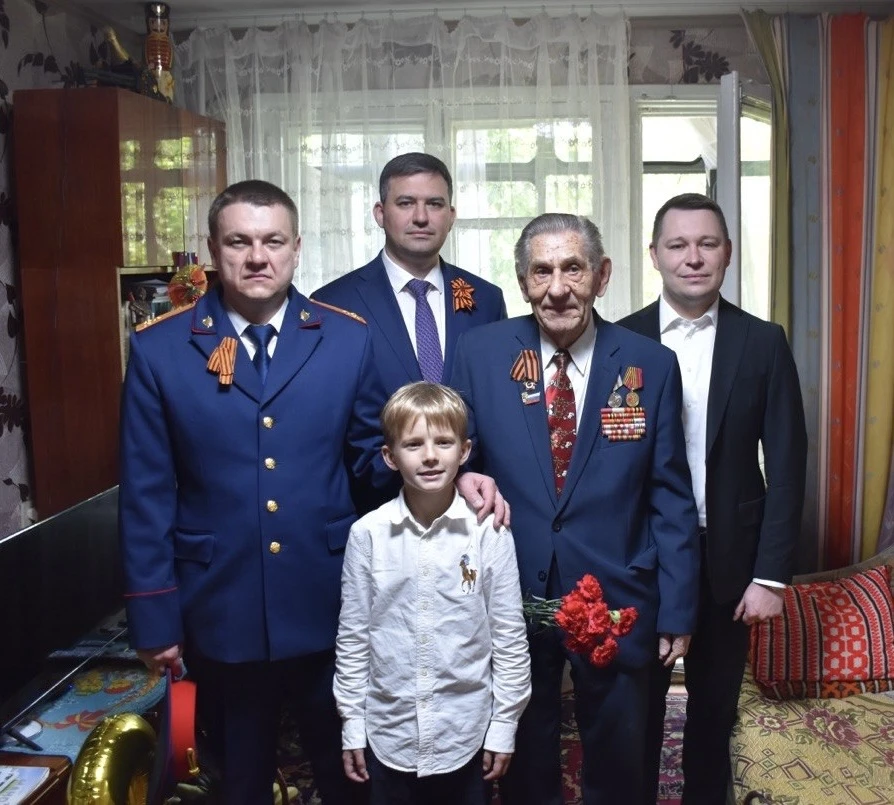 В Краснодаре следователи СК России по краю поздравили ветеранов Великой Отечественной войны с Днем Победы