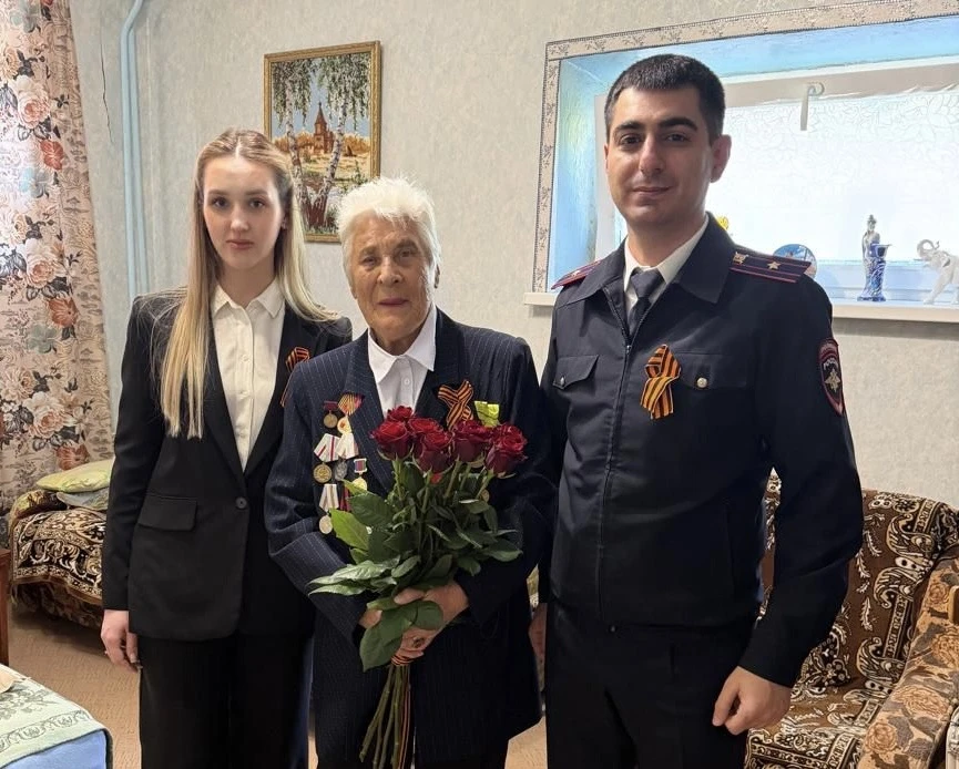 Никто не забыт: полиция и прокуратура Лазаревского района Сочи поздравили участницу Великой Отечественной войны Никто не забыт: полиция и прокуратура Лазаревского района Сочи поздравили участницу Великой Отечественной войны