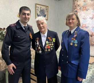 Никто не забыт: полиция и прокуратура Лазаревского района Сочи поздравили участницу Великой Отечественной войны