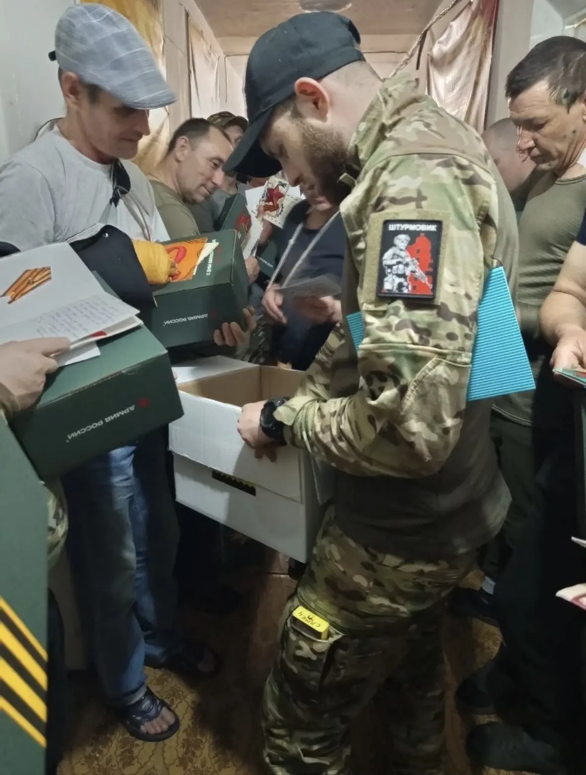 Накануне Дня Победы бойцы СВО получили подарки и поздравления от жителей города-героя Новороссийска Накануне Дня Победы бойцы СВО получили подарки и поздравления от жителей города-героя Новороссийска