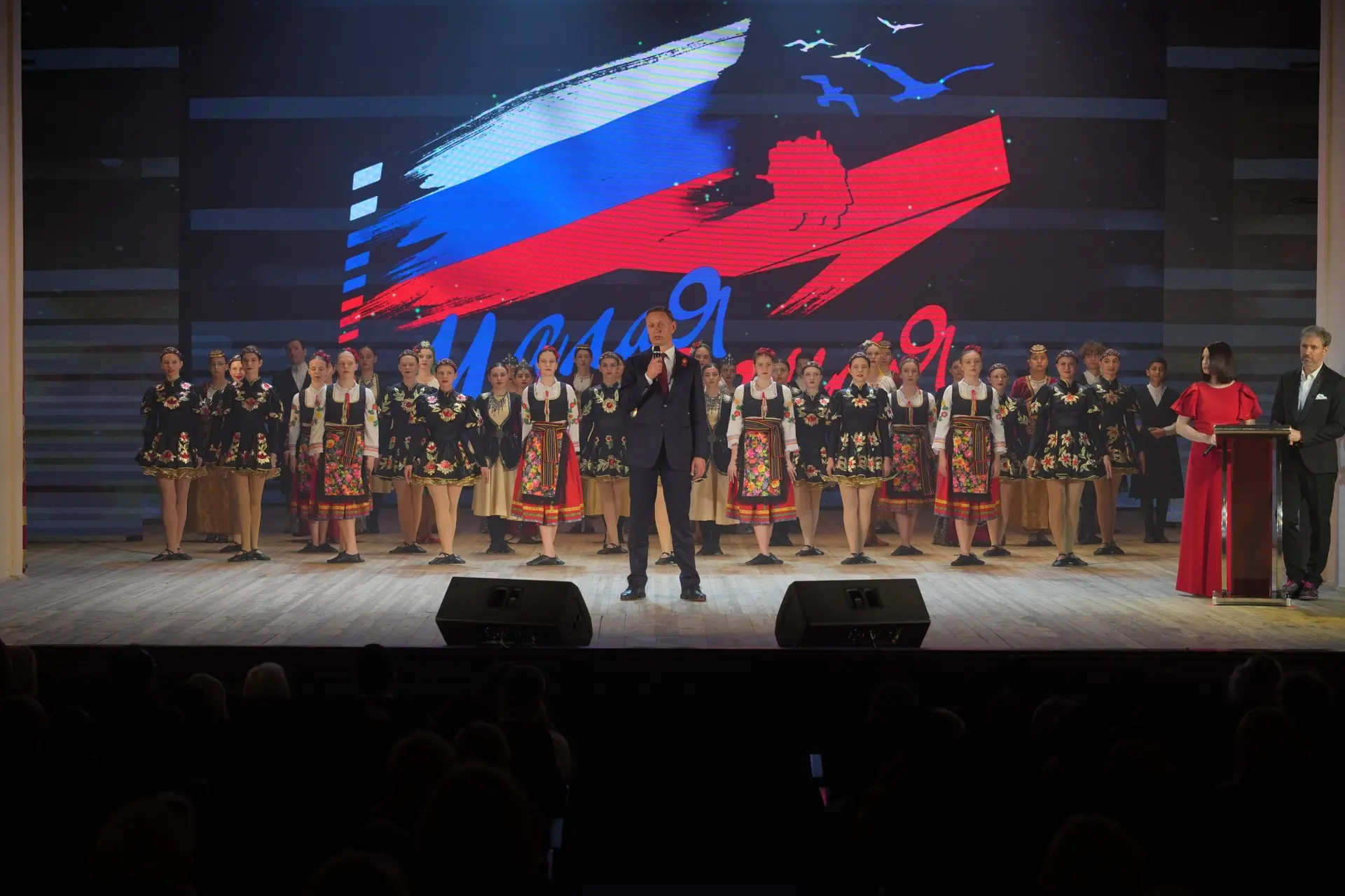 Андрей Кравченко: Шестой фестиваль патриотического кино «Малая земля» открыт! Вчера приняли участие в торжественной церемонии всей семьёй Андрей Кравченко: Шестой фестиваль патриотического кино «Малая земля» открыт! Вчера приняли участие в торжественной церемонии всей семьёй