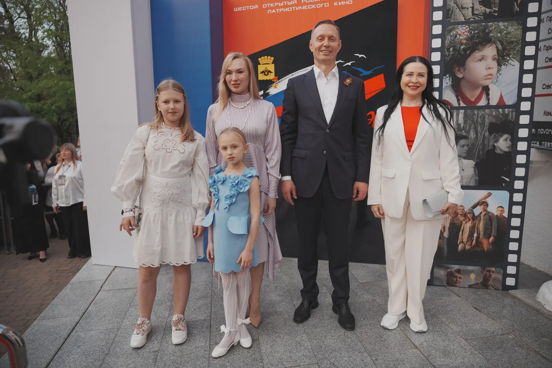 Андрей Кравченко: Шестой фестиваль патриотического кино «Малая земля» открыт! Вчера приняли участие в торжественной церемонии всей семьёй Андрей Кравченко: Шестой фестиваль патриотического кино «Малая земля» открыт! Вчера приняли участие в торжественной церемонии всей семьёй