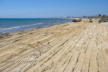 Пляжи Анапы засыпают новым песком