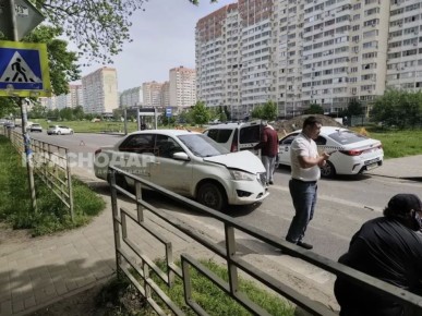 4 автомобиля столкнулись этим утром в Краснодаре