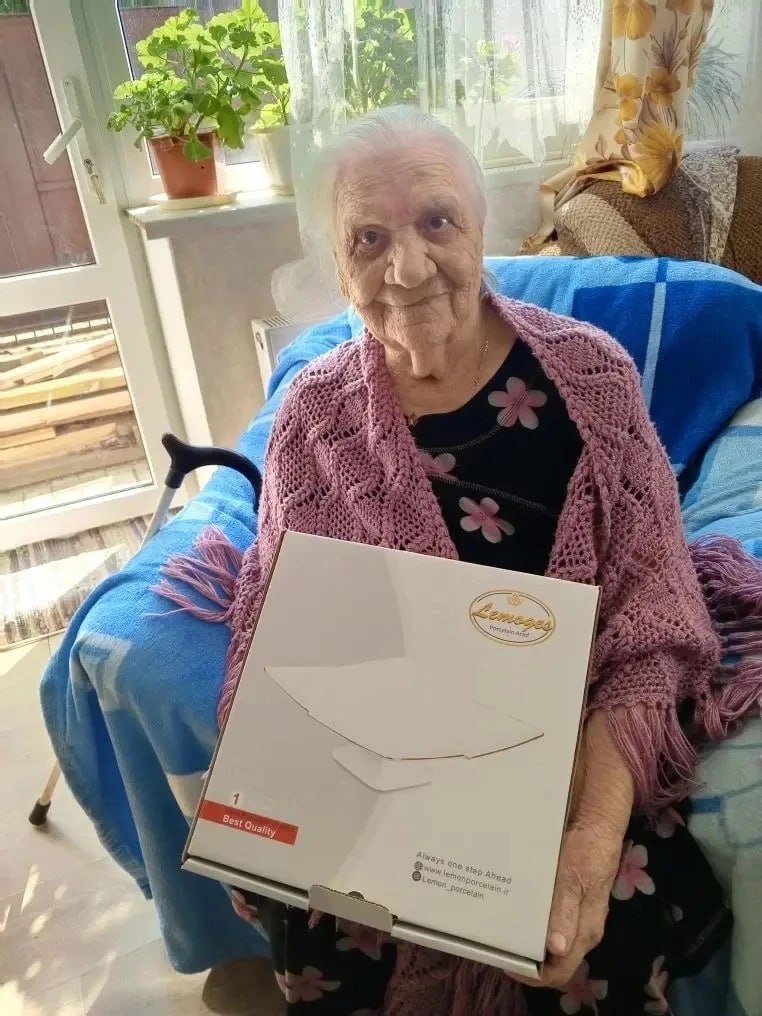 Депутат городской Думы Краснодара Андрей Анашкин поздравил 97-летнюю труженицу тыла из хутора Ленина
