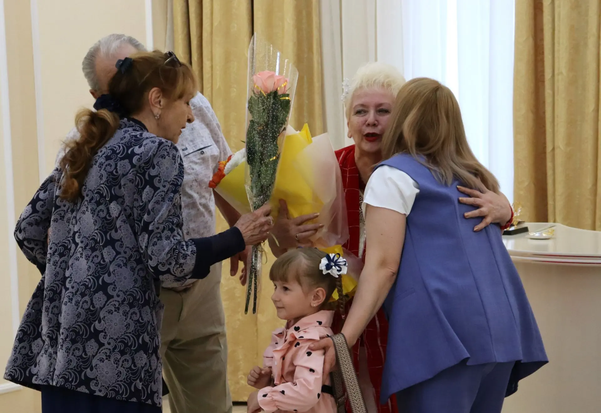 Александр Тириченко поздравил семью Евгения и Татьяны Клименко с 50-летием супружеской жизни! Александр Тириченко поздравил семью Евгения и Татьяны Клименко с 50-летием супружеской жизни!