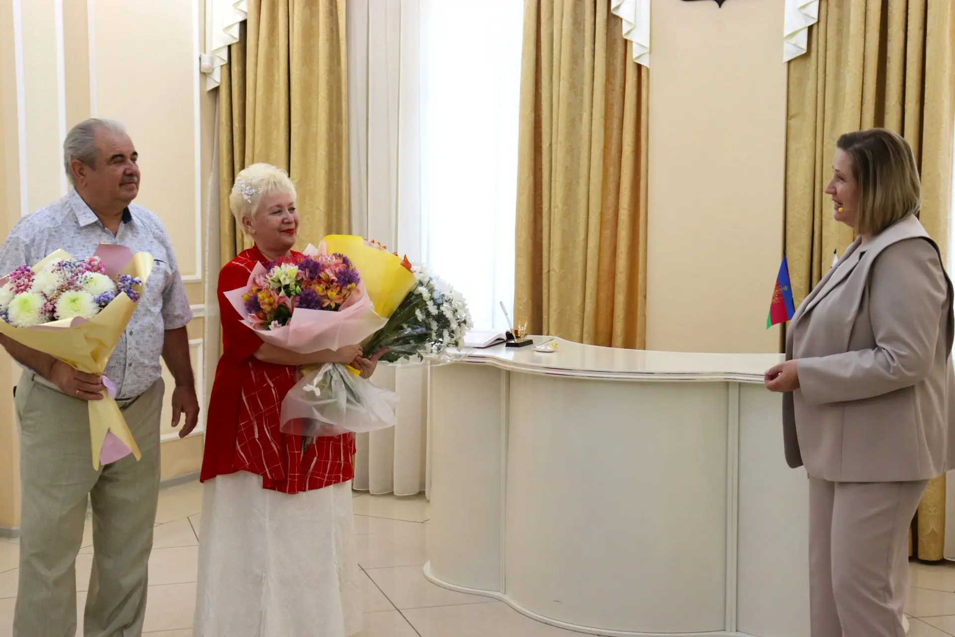 Александр Тириченко поздравил семью Евгения и Татьяны Клименко с 50-летием супружеской жизни! Александр Тириченко поздравил семью Евгения и Татьяны Клименко с 50-летием супружеской жизни!