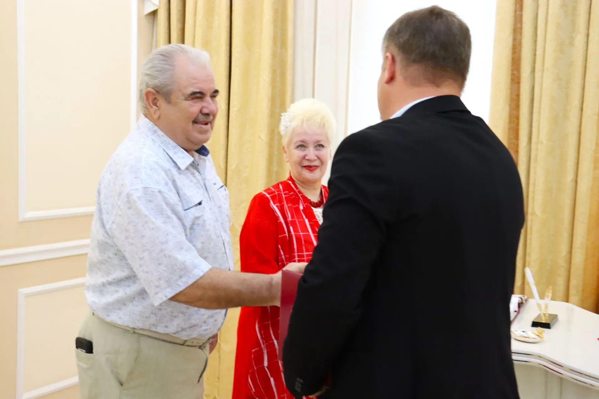 Александр Тириченко поздравил семью Евгения и Татьяны Клименко с 50-летием супружеской жизни! Александр Тириченко поздравил семью Евгения и Татьяны Клименко с 50-летием супружеской жизни!