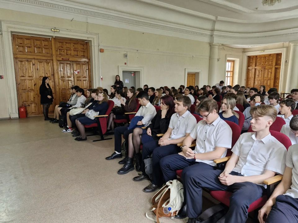 «Не поддавайтесь на сомнительные предложения!» - правоохранители Новороссийска рассказали старшеклассникам о кибербезопасности «Не поддавайтесь на сомнительные предложения!» - правоохранители Новороссийска рассказали старшеклассникам о кибербезопасности