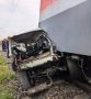 Поезд снёс выехавшую на жд пути "Ниву"
