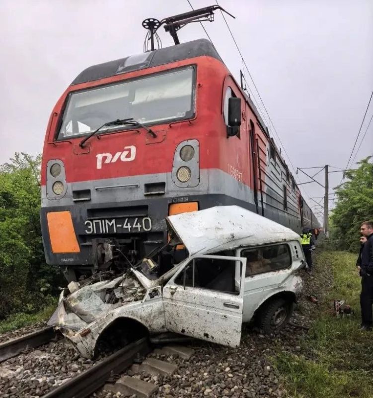 Южная транспортная прокуратура взяла на контроль установление обстоятельств столкновения автомобиля с поездом в Краснодарском крае