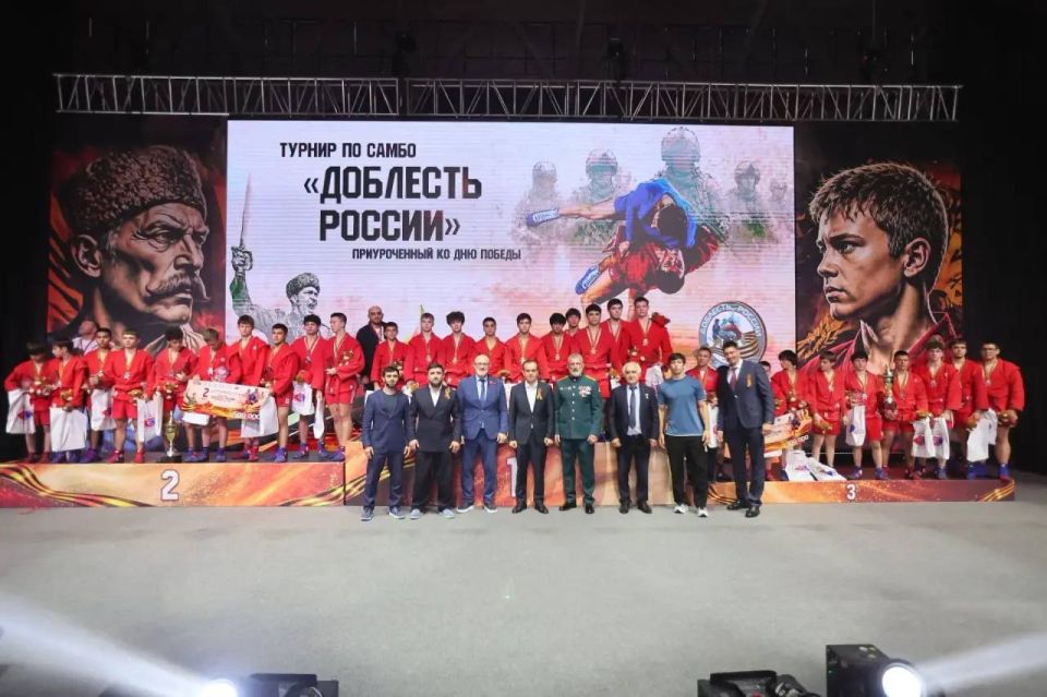 Вениамин Кондратьев приветствовал участников турнира по самбо «Доблесть России» Вениамин Кондратьев приветствовал участников турнира по самбо «Доблесть России»