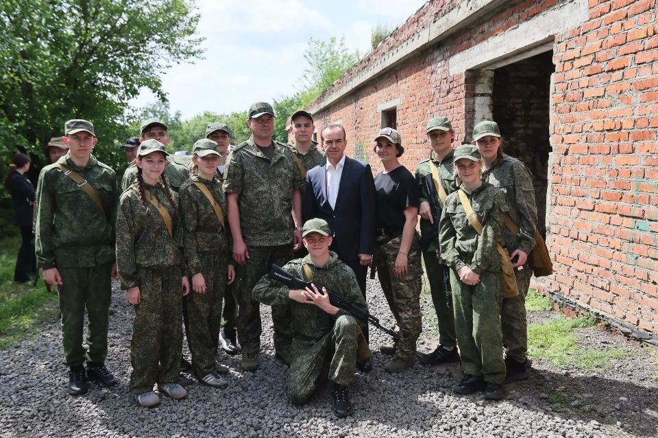 Вениамин Кондратьев посетил финал регионального этапа военно-патриотической игры «Зарница» Вениамин Кондратьев посетил финал регионального этапа военно-патриотической игры «Зарница»