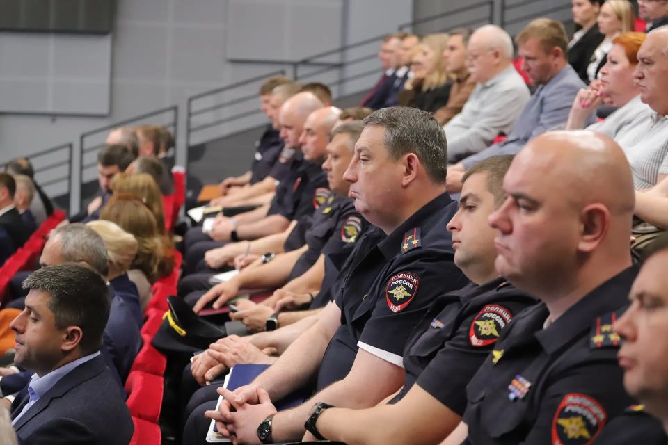 Алексей Богодистов: На расширенном заседании координационного совещания по обеспечению правопорядка и антитеррористической комиссии Краснодарского края доложил губернатору Кубани Вениамину Ивановичу Кондратьеву и... Алексей Богодистов: На расширенном заседании координационного совещания по обеспечению правопорядка и антитеррористической комиссии Краснодарского края доложил губернатору Кубани Вениамину Ивановичу Кондратьеву и...