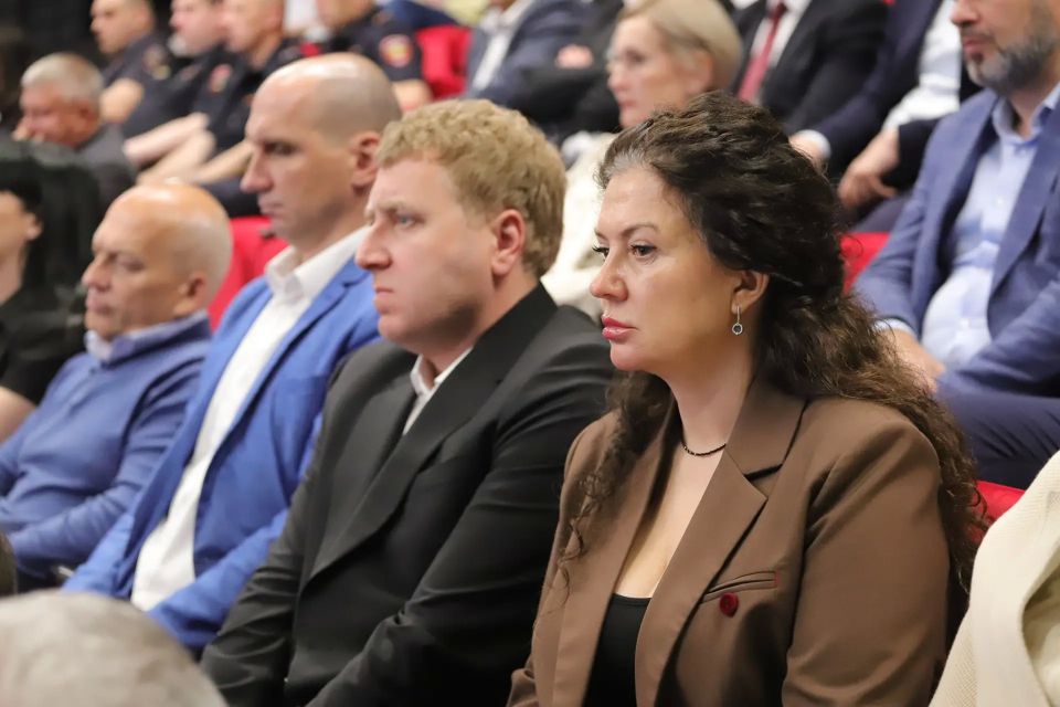 Алексей Богодистов: На расширенном заседании координационного совещания по обеспечению правопорядка и антитеррористической комиссии Краснодарского края доложил губернатору Кубани Вениамину Ивановичу Кондратьеву и... Алексей Богодистов: На расширенном заседании координационного совещания по обеспечению правопорядка и антитеррористической комиссии Краснодарского края доложил губернатору Кубани Вениамину Ивановичу Кондратьеву и...