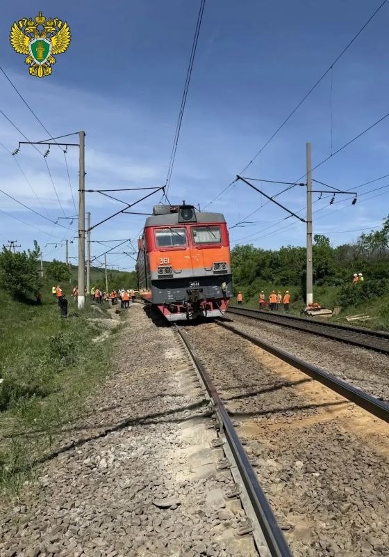 Пассажирский поезд сошел с рельсов в Саратовской области