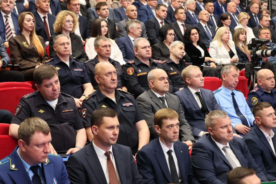 Вениамин Кондратьев: Все общественные пространства в курортных городах должны находиться под круглосуточным контролем Вениамин Кондратьев: Все общественные пространства в курортных городах должны находиться под круглосуточным контролем