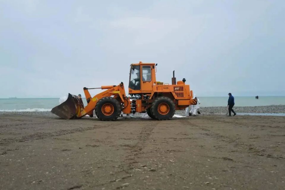 Более 31,2 тыс. кубометров загрязненного грунта и водомазутной смеси собрали и вывезли в Туапсе Более 31,2 тыс. кубометров загрязненного грунта и водомазутной смеси собрали и вывезли в Туапсе