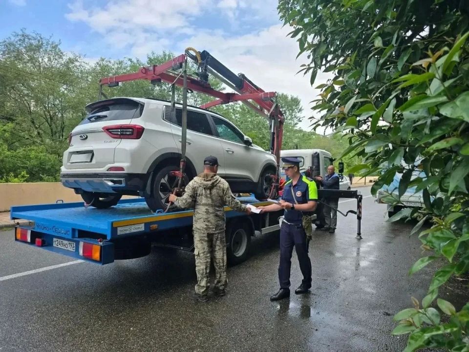 В Сочи усилен контроль за соблюдением правил парковки В Сочи усилен контроль за соблюдением правил парковки