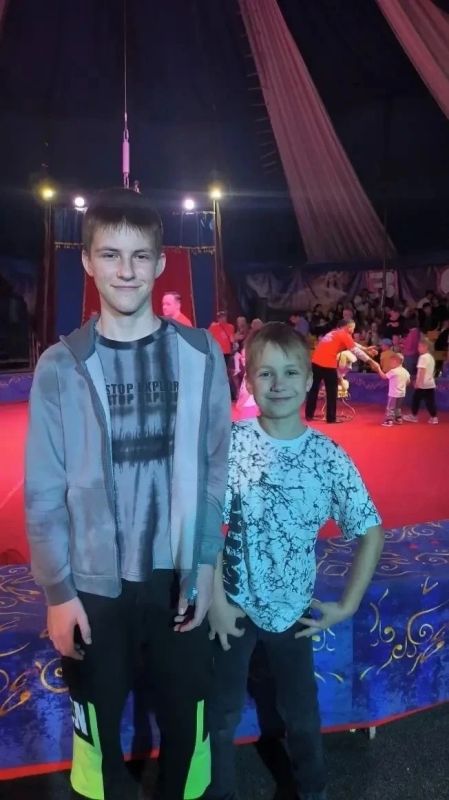 Семьи краснодарцев, участвующих в Специальной военной операции, побывали на представлении цирка-шапито «Торнадо» Семьи краснодарцев, участвующих в Специальной военной операции, побывали на представлении цирка-шапито «Торнадо»