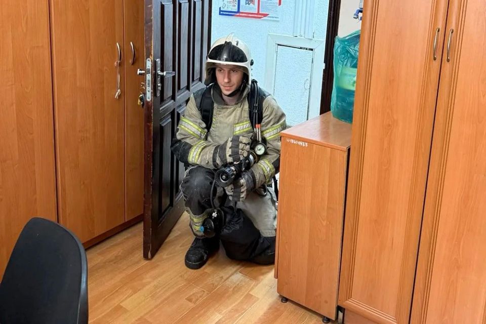 В Краснодаре сотрудники Росгвардии и пожарные МЧС России ликвидировали условное возгорание в административном здании В Краснодаре сотрудники Росгвардии и пожарные МЧС России ликвидировали условное возгорание в административном здании