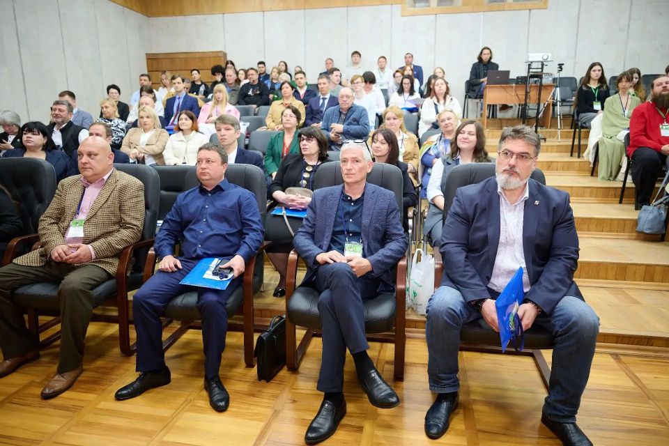 В Сочи состоялась международная научно-практическая конференция, посвященная Международному дню чая и 125-летию первой чайной плантации в России В Сочи состоялась международная научно-практическая конференция, посвященная Международному дню чая и 125-летию первой чайной плантации в России