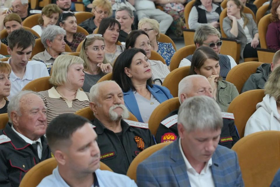 Андрей Кравченко: Встреча с жителями станицы Раевской прошла продуктивно Андрей Кравченко: Встреча с жителями станицы Раевской прошла продуктивно