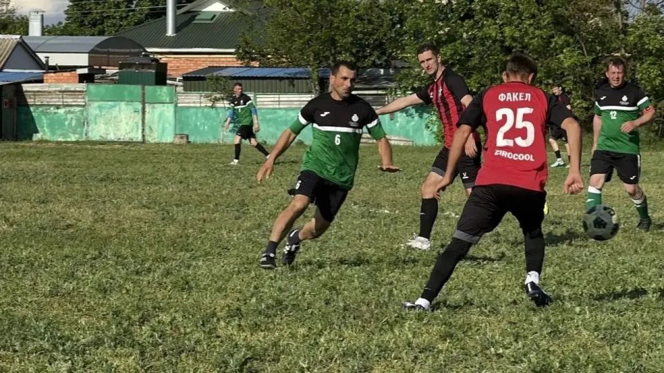 Очередная игра первенства муниципалитета по футболу состоялась в с. Александровка Ейского района Очередная игра первенства муниципалитета по футболу состоялась в с. Александровка Ейского района