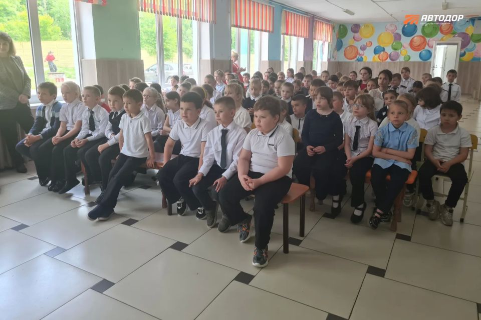 Школьникам Кубани рассказали о правилах поведения на дорогах Школьникам Кубани рассказали о правилах поведения на дорогах