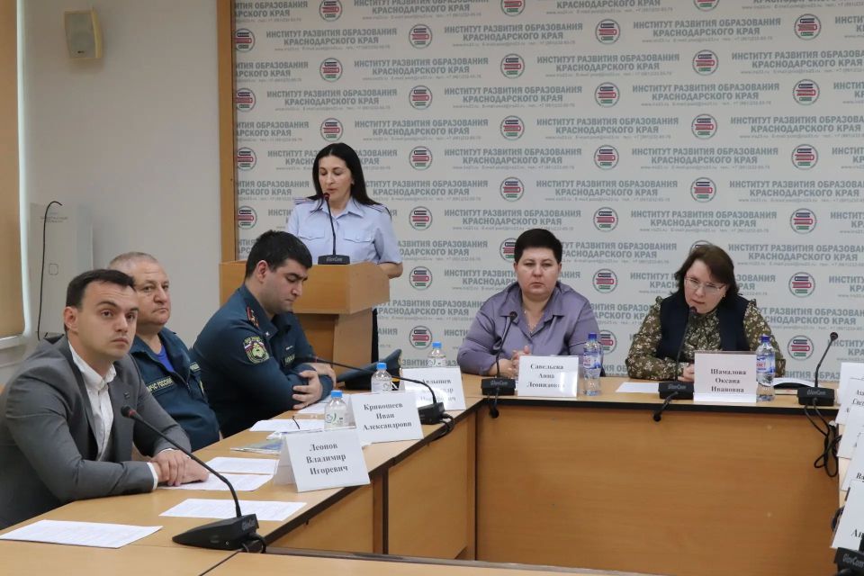 Начальник ООД ПДН УТ МВД России по ЮФО приняла участие в родительском собрании проекта «Родительский всеобуч», организованного министерством образования и науки Краснодарского края совместно с краевым институтом развития... Начальник ООД ПДН УТ МВД России по ЮФО приняла участие в родительском собрании проекта «Родительский всеобуч», организованного министерством образования и науки Краснодарского края совместно с краевым институтом развития...