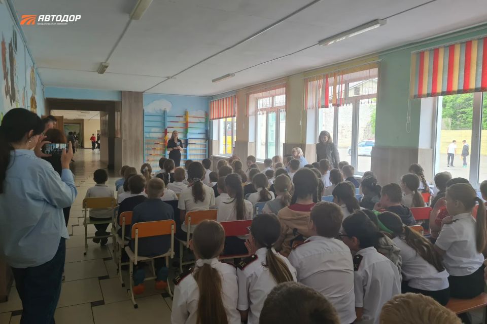 Школьникам Кубани рассказали о правилах поведения на дорогах Школьникам Кубани рассказали о правилах поведения на дорогах
