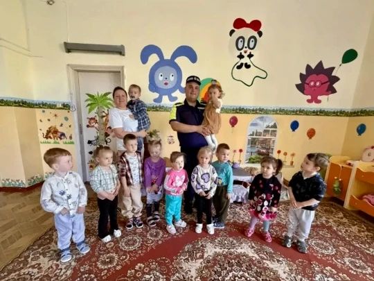 В рамках профилактического мероприятия «Внимание-дети!» сотрудник ОВ ДПС Госавтоинспекции Ейского района Иван Данилов встретился с воспитанниками детского сада N24 п. Советский В рамках профилактического мероприятия «Внимание-дети!» сотрудник ОВ ДПС Госавтоинспекции Ейского района Иван Данилов встретился с воспитанниками детского сада N24 п. Советский