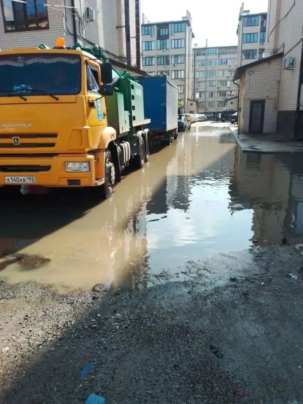 В Краснодаре спецтехника работает в Музыкальном микрорайоне и пос В Краснодаре спецтехника работает в Музыкальном микрорайоне и пос