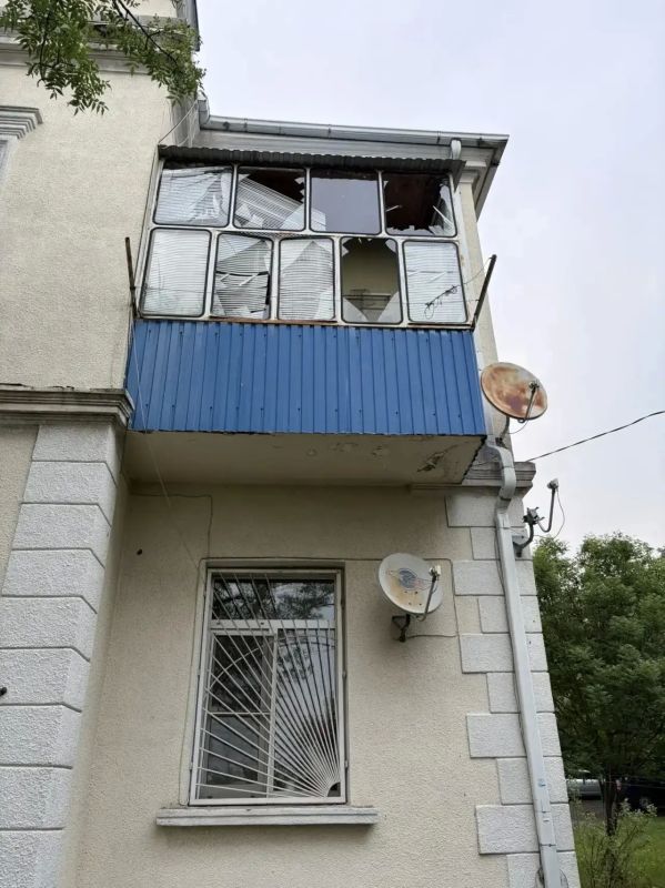 В Новороссийске обломки БПЛА повредили остекление в двух многоквартирных домах Восточного района В Новороссийске обломки БПЛА повредили остекление в двух многоквартирных домах Восточного района