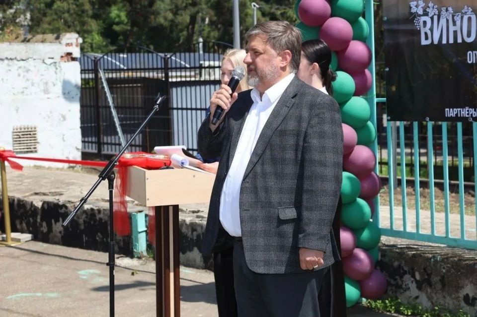 В школе №2 открылась опытно-экспериментальная площадка по выращиванию винограда В школе №2 открылась опытно-экспериментальная площадка по выращиванию винограда