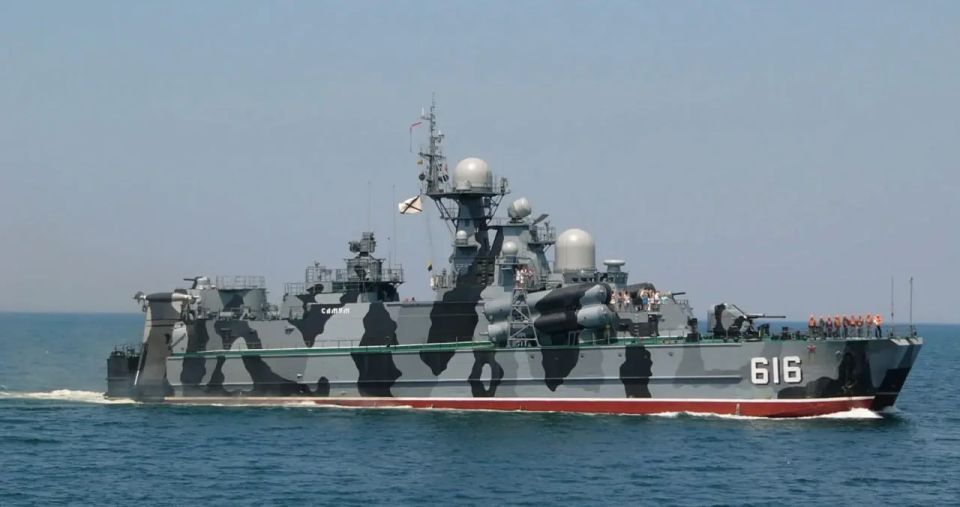 Очередная атака дронов FP-2 на фрегат проекта 11356Р «Буревестник» и попытка атаки на МРК на воздушной подушке проекта 1239 «Сивуч» в бухте Новороссийска Очередная атака дронов FP-2 на фрегат проекта 11356Р «Буревестник» и попытка атаки на МРК на воздушной подушке проекта 1239 «Сивуч» в бухте Новороссийска