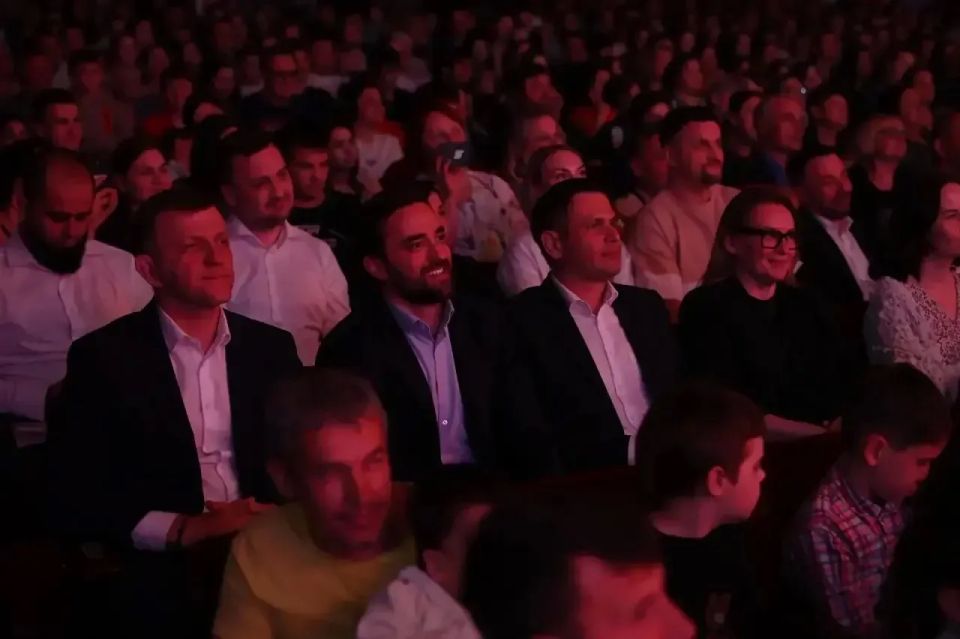В Краснодаре прошла главная весенняя игра КВН - на Кубок главы города В Краснодаре прошла главная весенняя игра КВН - на Кубок главы города