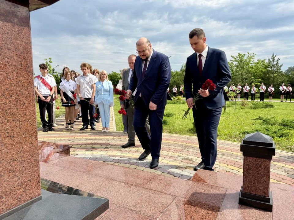Станислав Камерный поздравил с окончанием учебного года школьников Новокубанска Станислав Камерный поздравил с окончанием учебного года школьников Новокубанска