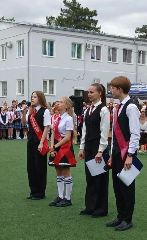 В Геленджике последний звонок для учеников школы №2 запомнился особой душевной атмосферой и трепетным отношением к традициям В Геленджике последний звонок для учеников школы №2 запомнился особой душевной атмосферой и трепетным отношением к традициям