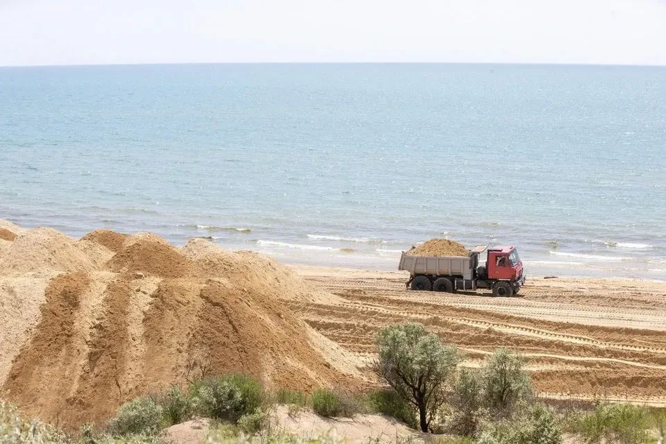 В Анапе продолжают восстанавливать знаменитые золотые пляжи
