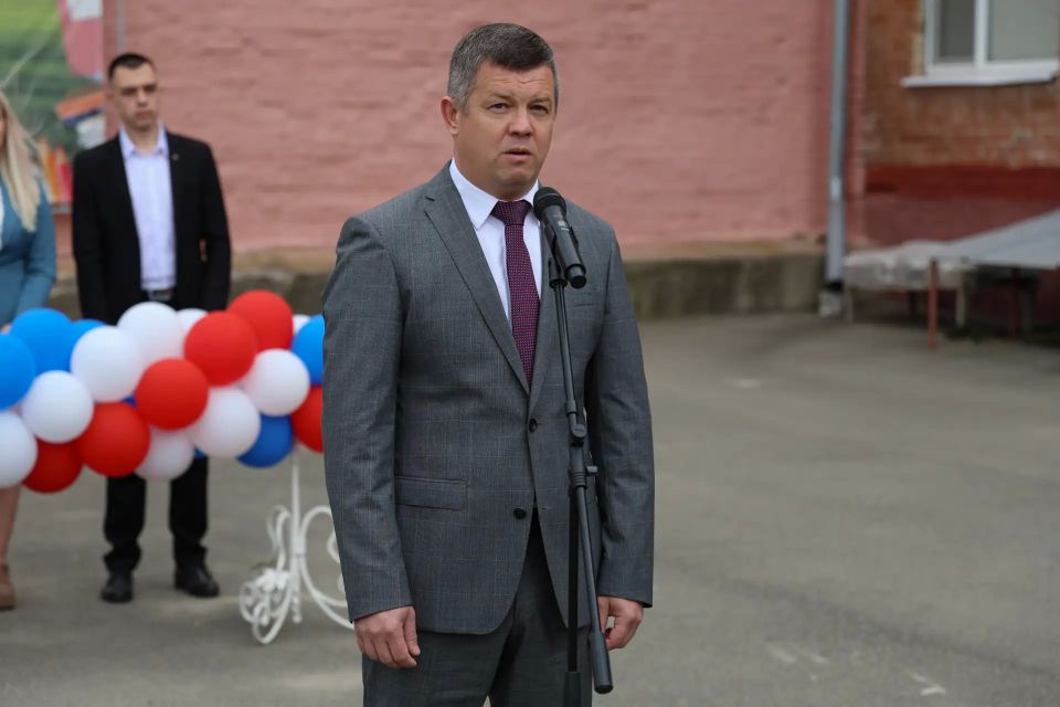 В ШКОЛАХ АРМАВИРА ПРОЗВЕНЕЛИ ПОСЛЕДНИЕ ЗВОНКИ В ШКОЛАХ АРМАВИРА ПРОЗВЕНЕЛИ ПОСЛЕДНИЕ ЗВОНКИ