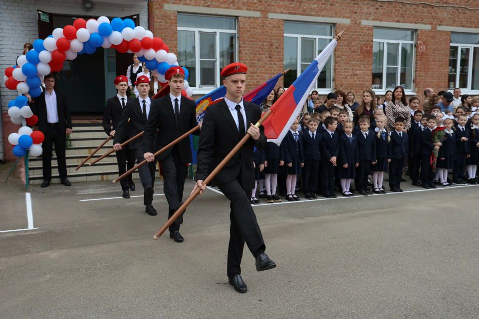 В ШКОЛАХ АРМАВИРА ПРОЗВЕНЕЛИ ПОСЛЕДНИЕ ЗВОНКИ В ШКОЛАХ АРМАВИРА ПРОЗВЕНЕЛИ ПОСЛЕДНИЕ ЗВОНКИ