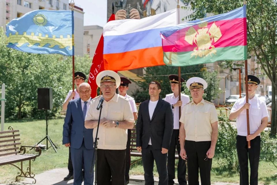 В Анапе открыли Стену Памяти пограничной охраны В Анапе открыли Стену Памяти пограничной охраны