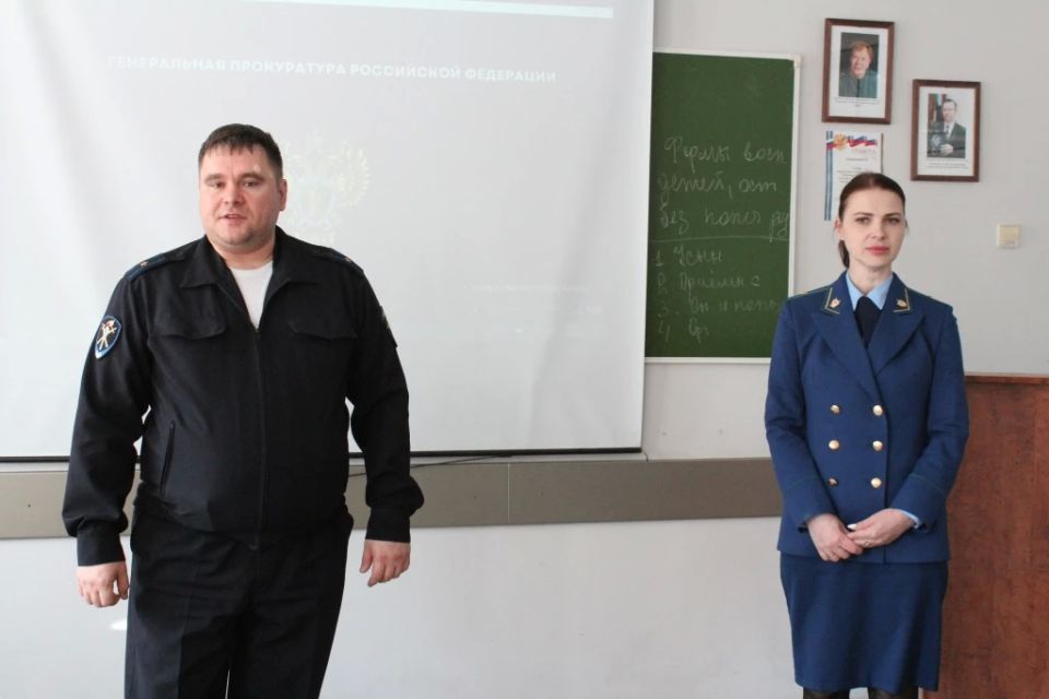 Новороссийские полицейские и общественники провели встречу со студентами города в рамках акции «Стоп, мошенник!» Новороссийские полицейские и общественники провели встречу со студентами города в рамках акции «Стоп, мошенник!»