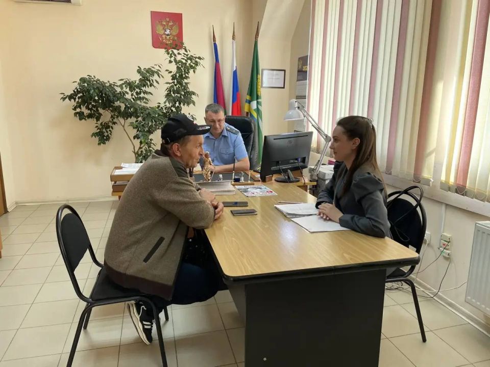 Крымской межрайонной прокуратурой в Крымском РОСП ГУ ФССП России по Краснодарскому краю состоялся приём граждан по вопросам соблюдения законодательства об исполнительном производстве