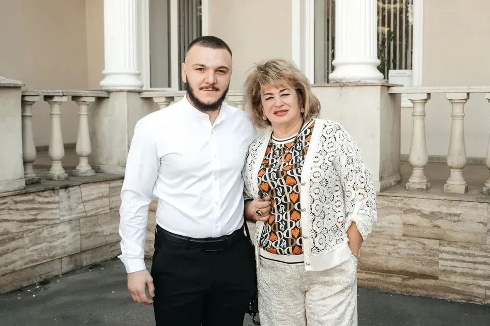 «Если бы не они, я бы сошла с ума»: 16 приемных детей стали спасением после смерти мужа и двоих родных сыновей
