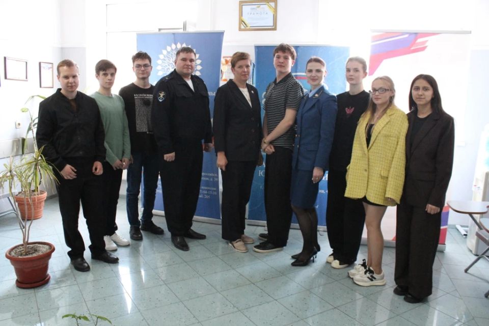 Новороссийские полицейские и общественники провели встречу со студентами города в рамках акции «Стоп, мошенник!» Новороссийские полицейские и общественники провели встречу со студентами города в рамках акции «Стоп, мошенник!»