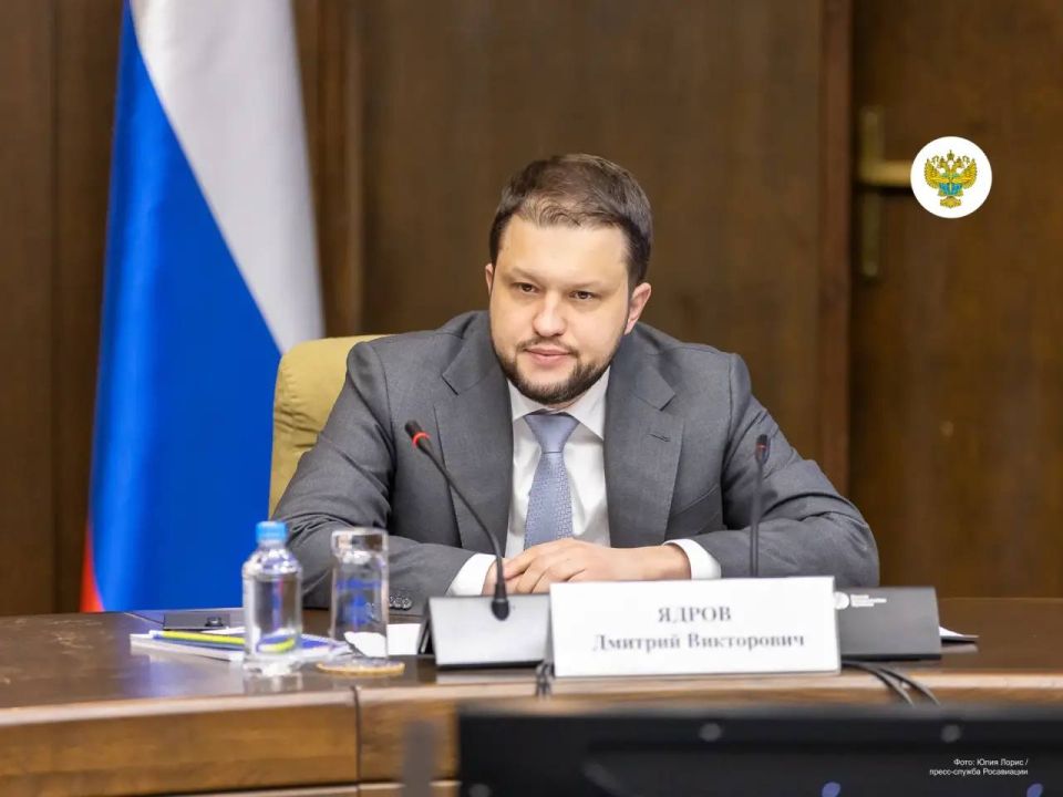 Технические решения и сроки капитального ремонта аэродрома Кречевицы обсудили на встрече Дмитрия Ядрова и первого заместителя губернатора Новгородской области Евгения Богданова