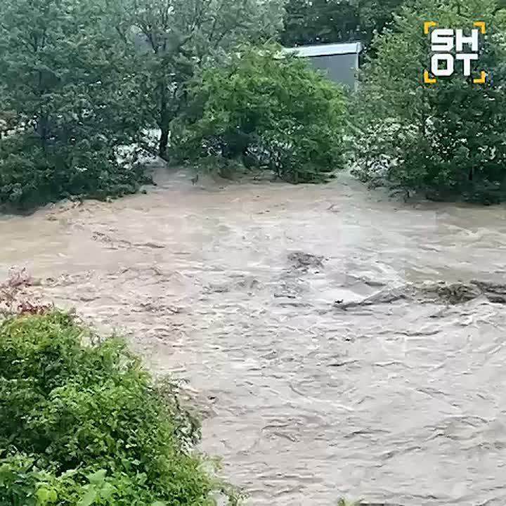 Курорты Кубани в воде. Мощные ливни топят Краснодарский край, принося разрушения вместе с убытками